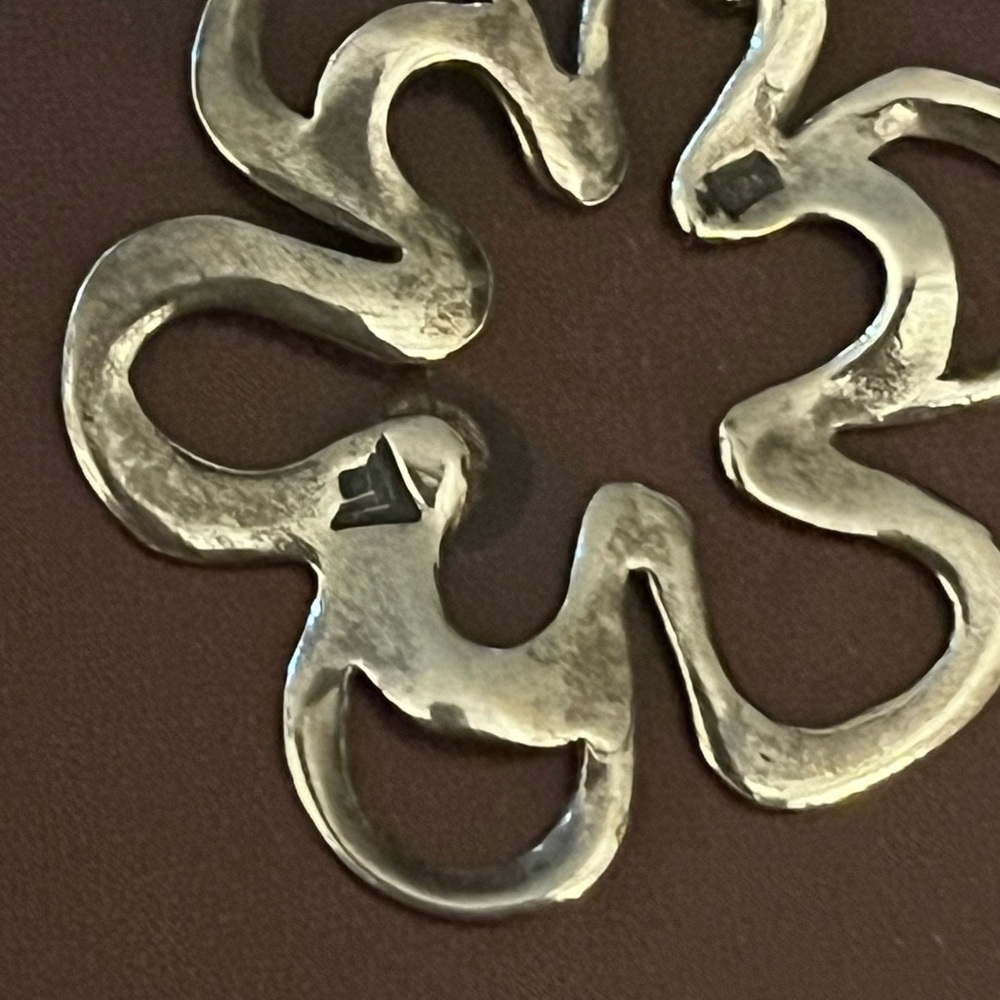 Silpada SINGLE EARRING ONLY Lightweight Sterling Silver Flower Earring. - Picture 3 of 3